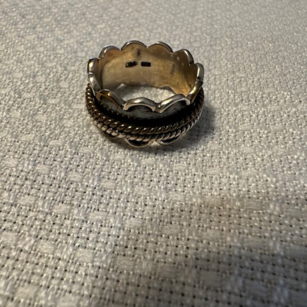 Two Tone Ruffle Edge Spinner Ring  4572   NWT Boutique - Picture 2 of 4